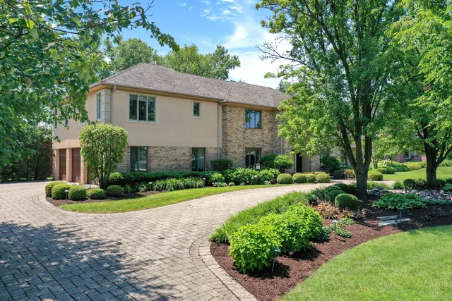 $1,845,000 | 6447 Manor Drive, Burr Ridge, IL 60527