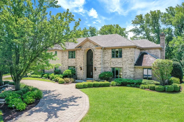 $1,845,000 | 6447 Manor Drive, Burr Ridge, IL 60527