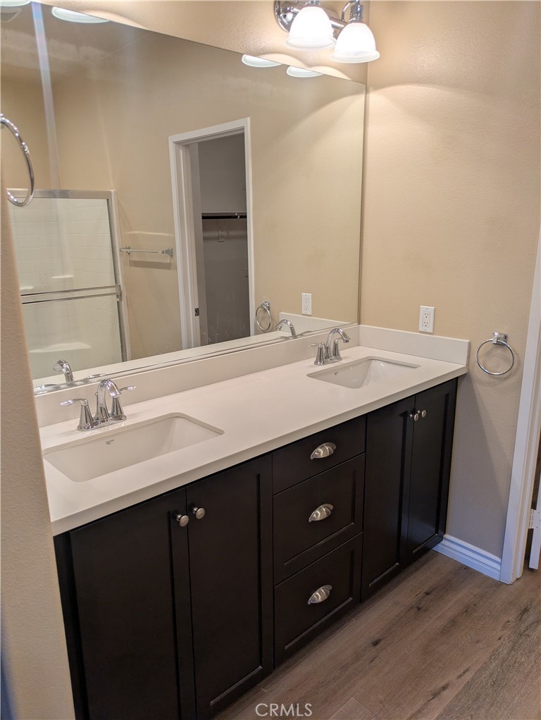 42945 Avenida Amistad Temecula, CA 92592 - Photo 17 of 32 Primary bathroom double sinks