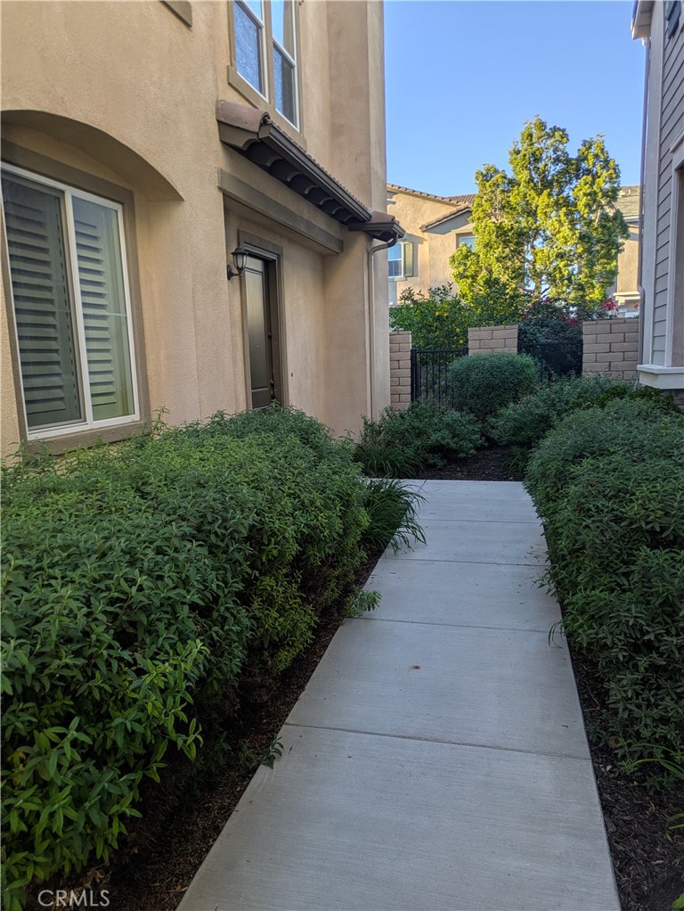 42945 Avenida Amistad Temecula, CA 92592 - Photo 2 of 32 Walking path to front door.