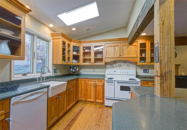 15 Hickory Road Southborough, MA 01772 - Photo 3 of 13 Gallery Image 3