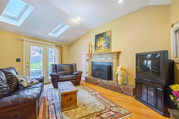 15 Hickory Road Southborough, MA 01772 - Photo 5 of 13 Gallery Image 5