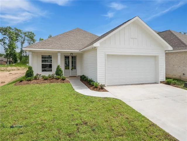 $2,800 | 4025 Monarch Lane, Covington, LA 70433