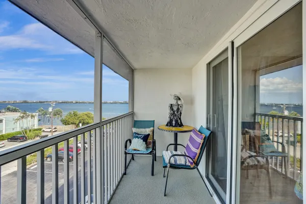 $1,350 | 1502 South Lakeside Drive, Unit 419, Lake Worth Beach, FL 33460