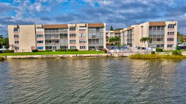 $1,350 | 1502 South Lakeside Drive, Unit 419, Lake Worth Beach, FL 33460