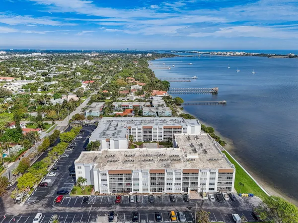 $1,350 | 1502 South Lakeside Drive, Unit 419, Lake Worth Beach, FL 33460