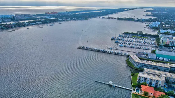 $1,350 | 1502 South Lakeside Drive, Unit 419, Lake Worth Beach, FL 33460