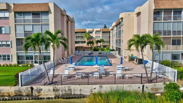 $1,350 | 1502 South Lakeside Drive, Unit 419, Lake Worth Beach, FL 33460