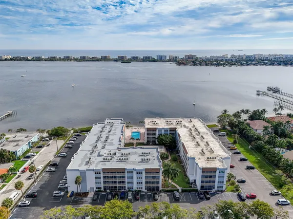 $1,350 | 1502 South Lakeside Drive, Unit 419, Lake Worth Beach, FL 33460