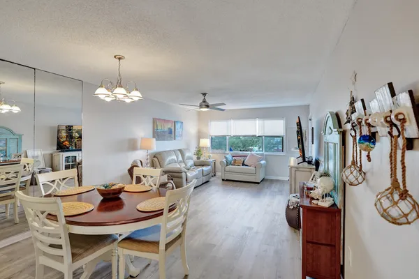 $1,350 | 1502 South Lakeside Drive, Unit 419, Lake Worth Beach, FL 33460