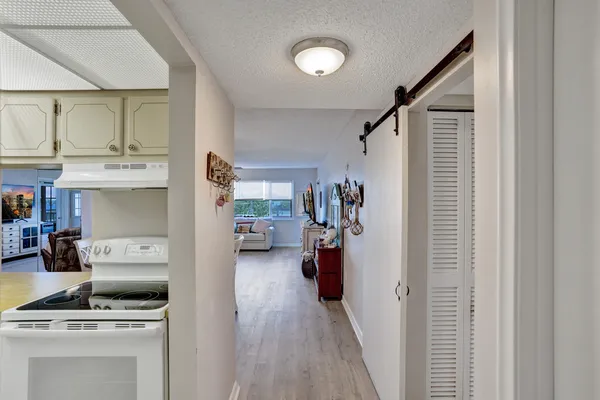$1,350 | 1502 South Lakeside Drive, Unit 419, Lake Worth Beach, FL 33460