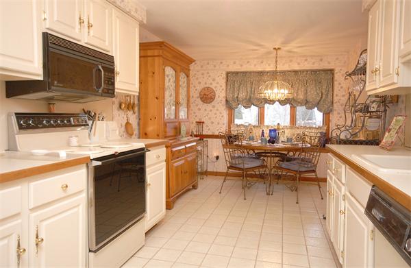 48 Village Post Road, Unit 48 Danvers, MA 01923 - Photo 3 of 19 Gallery Image 3