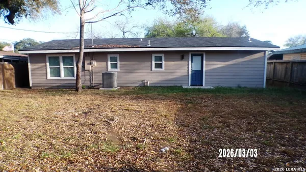 $2,100 | 1003 East Randall Street, Beeville, TX 78102