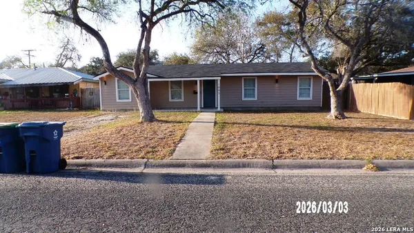 $2,100 | 1003 East Randall Street, Beeville, TX 78102