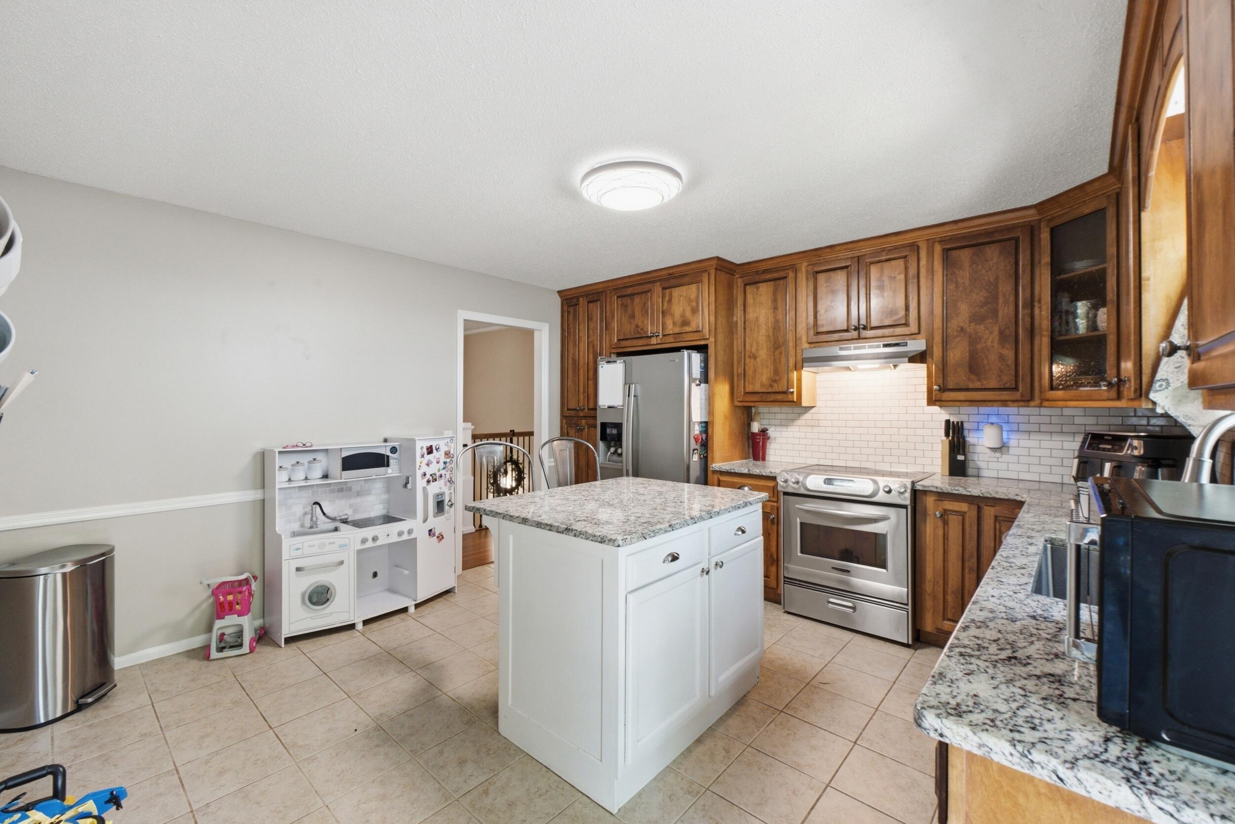 1504 Ridge Point Road Hixson, TN 37343 - Photo 16 of 34 015_dh103136