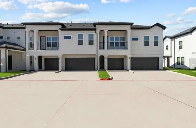 $2,844 | 476 Suffield Drive, Unit 120, Buda, TX 78610