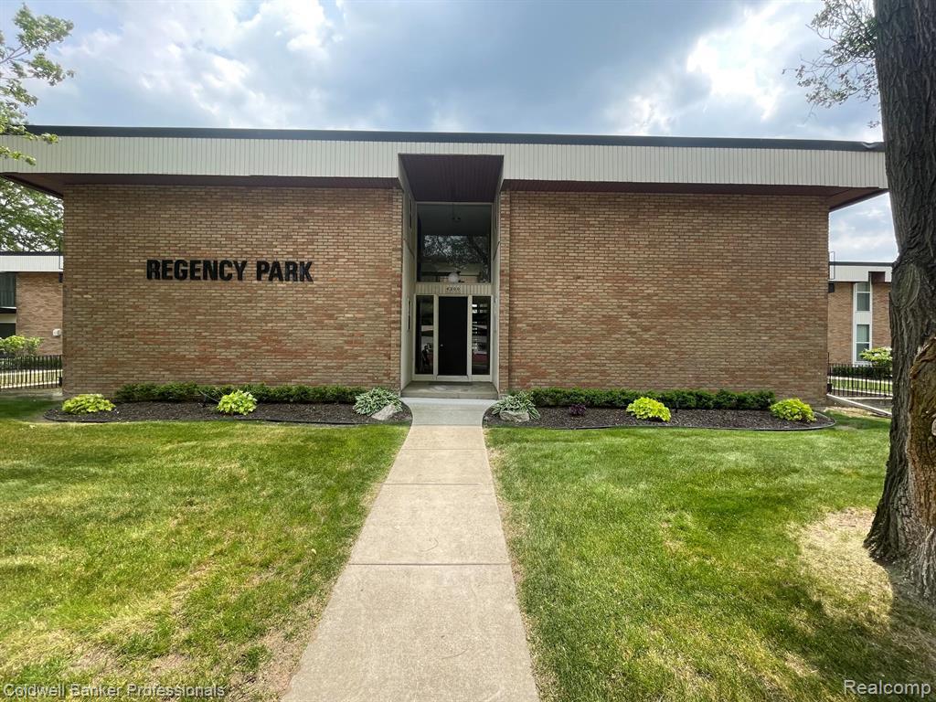 4200 South Rochester Road, Unit 206 Royal Oak, MI 48073 - Photo 3 of 12