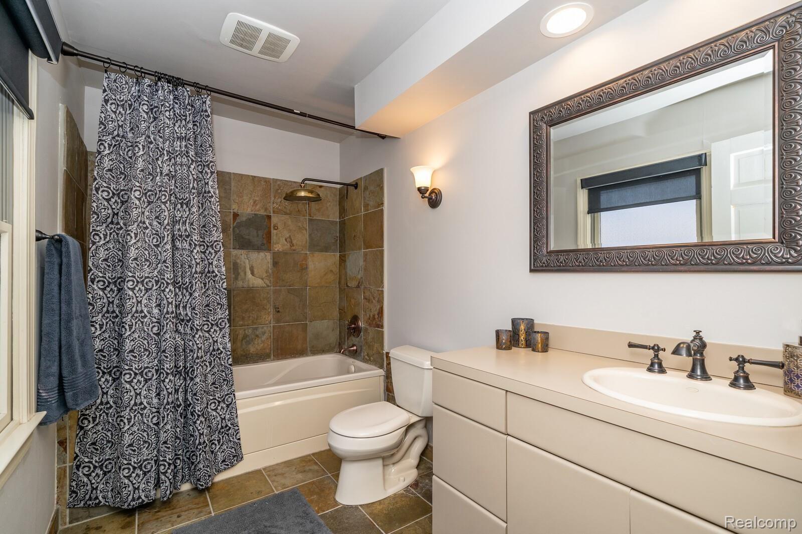 518 Barrington Road Grosse Pointe, MI 48230 - Photo 23 of 63 61_DSC028842_mls.jpg