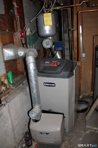 $299,999 | 211 Macktown Road, Windsor, CT 06095