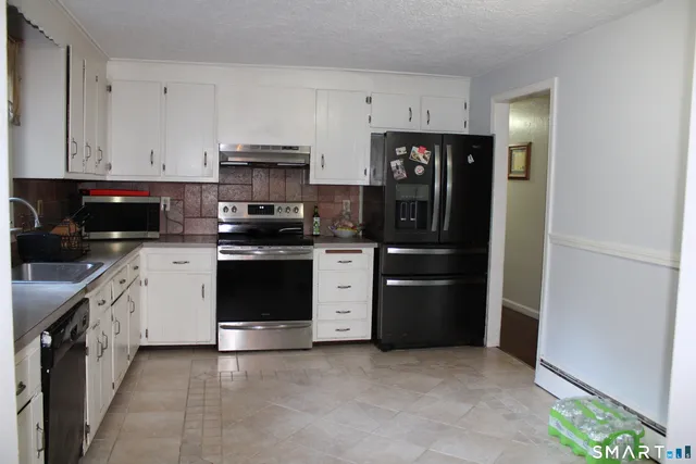 $299,999 | 211 Macktown Road, Windsor, CT 06095