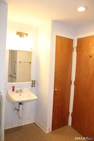 $299,999 | 211 Macktown Road, Windsor, CT 06095