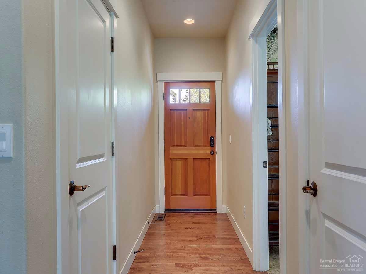 62477 Eagle Road Bend, OR 97701 - Photo 3 of 24 Gallery Image 3