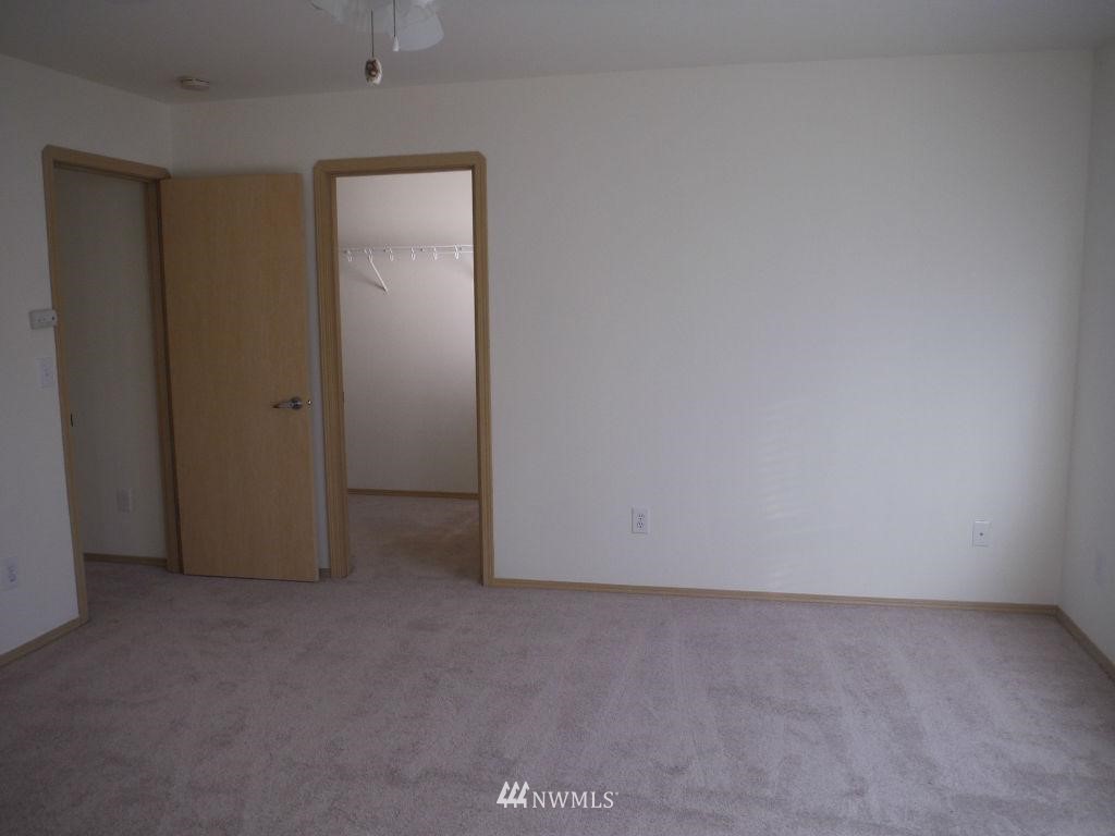 18929 4th Avenue Southeast Bothell, WA 98012 - Photo 8 of 12