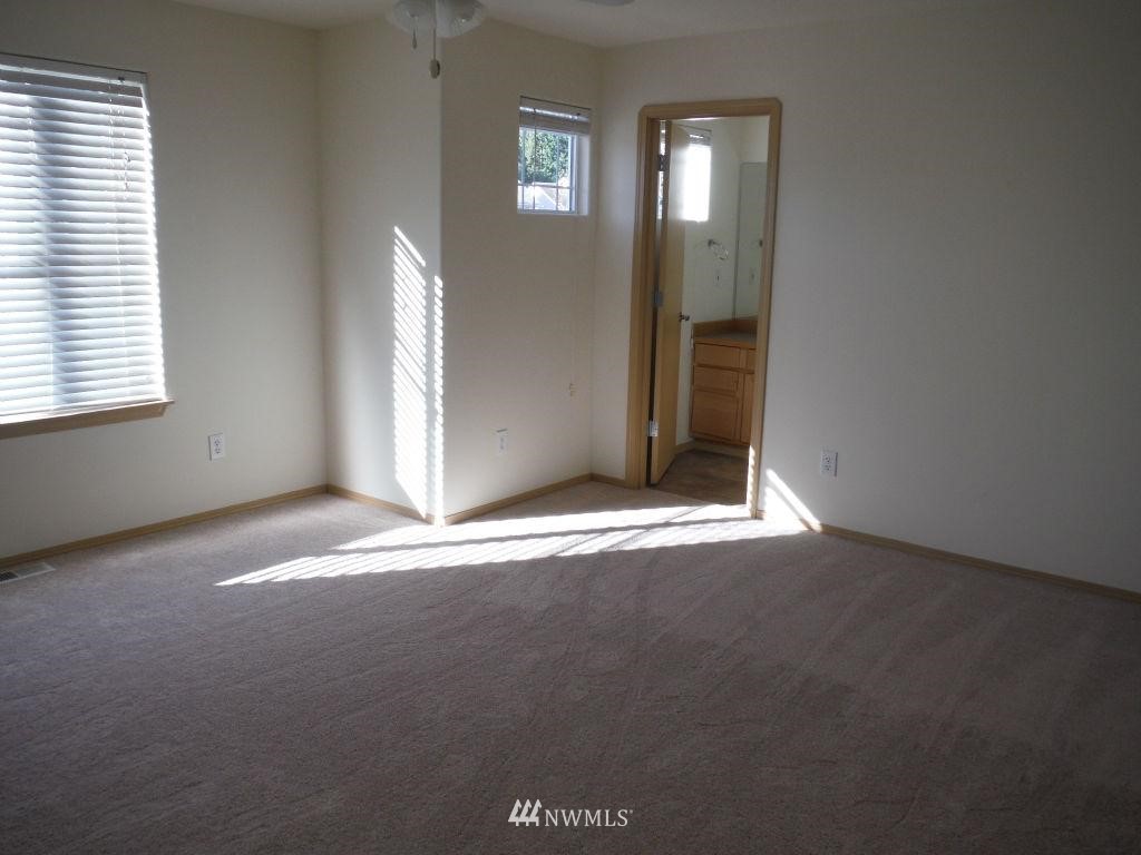 18929 4th Avenue Southeast Bothell, WA 98012 - Photo 9 of 12