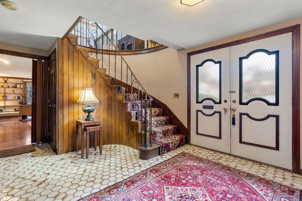 1640 Commonwealth Avenue Newton, MA 02465 - Photo 4 of 27 a view of entryway