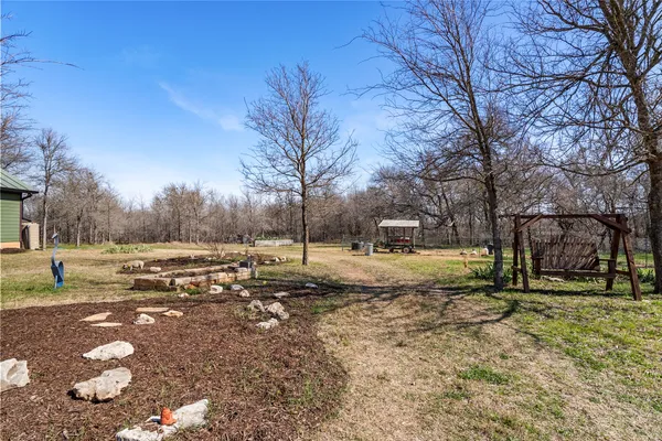 a view of yard with trees