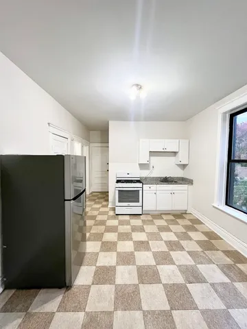 $1,100 | 2706 South St Louis Avenue, Unit 3F, Chicago, IL 60623