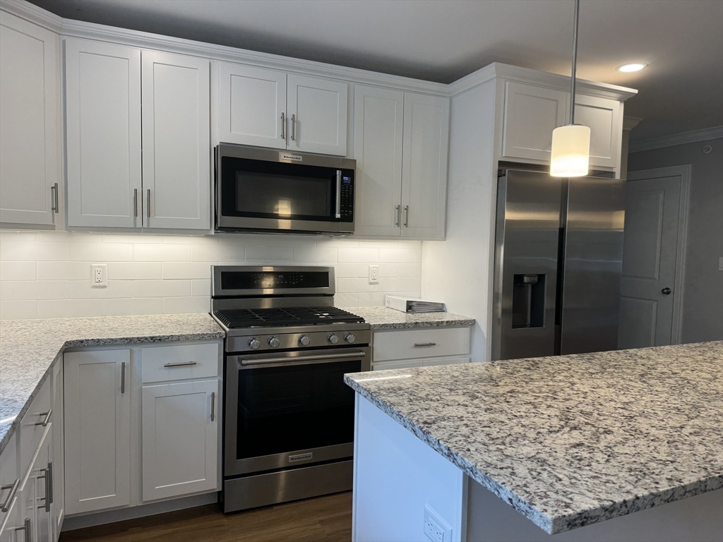 165 Cambridge Road, Unit 17 Woburn, MA 01801 - Photo 4 of 25 Gallery Image 4