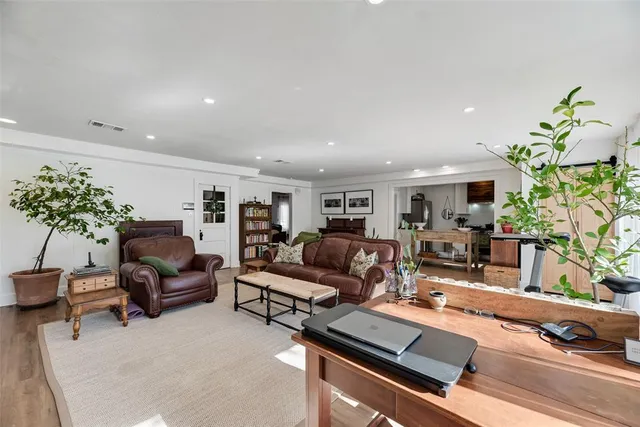 $2,095 | 2216 West Lotus Avenue, Fort Worth, TX 76111