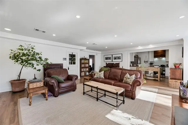 $2,095 | 2216 West Lotus Avenue, Fort Worth, TX 76111