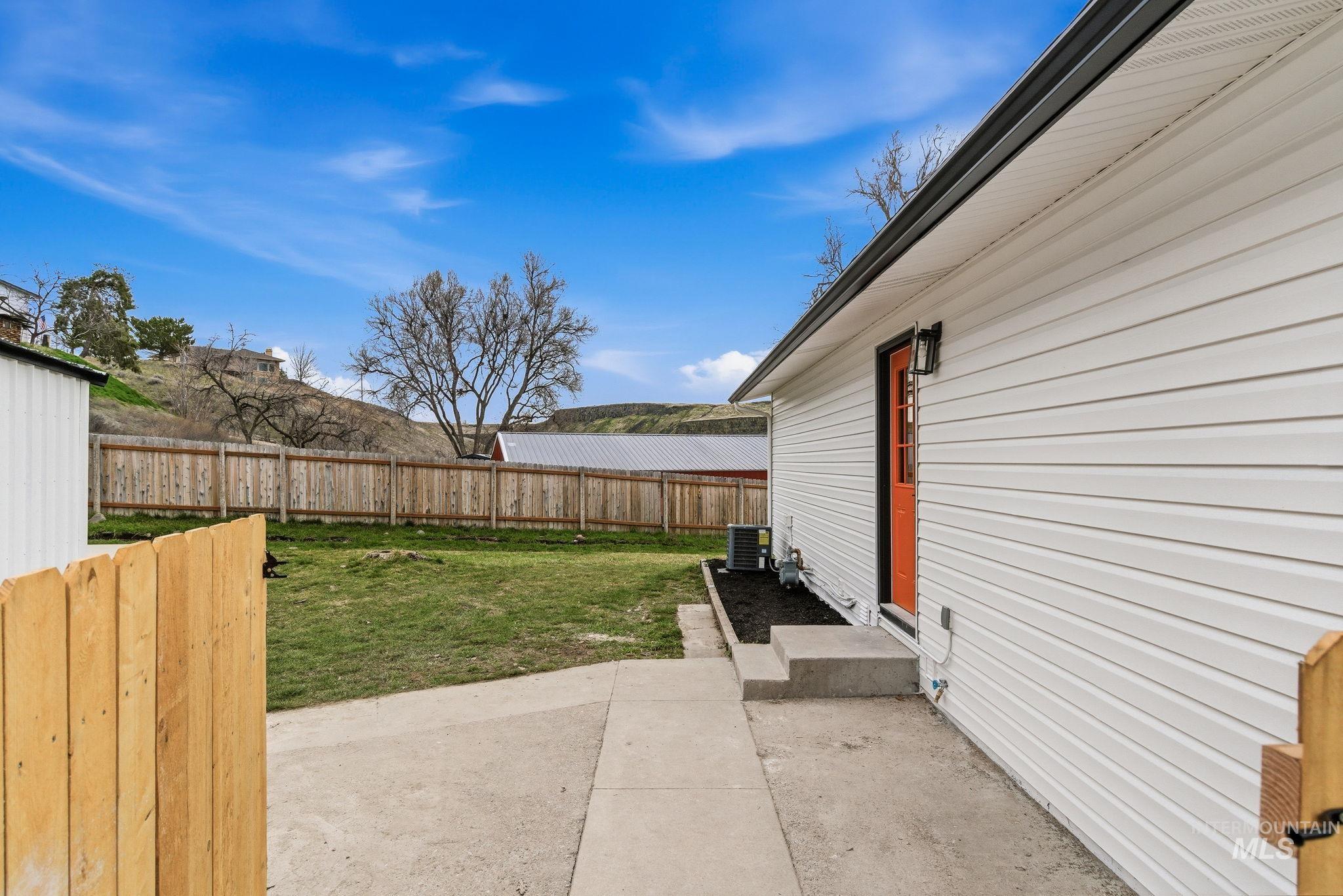 6123 South Brian Way Boise, ID 83716 - Photo 47 of 50 View of fenced backyard
