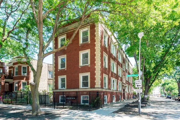 $3,200 | 1340 West Hollywood Avenue, Unit 2, Chicago, IL 60660
