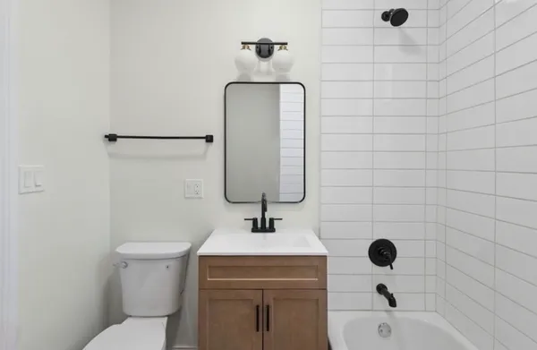 $3,200 | 1340 West Hollywood Avenue, Unit 2, Chicago, IL 60660