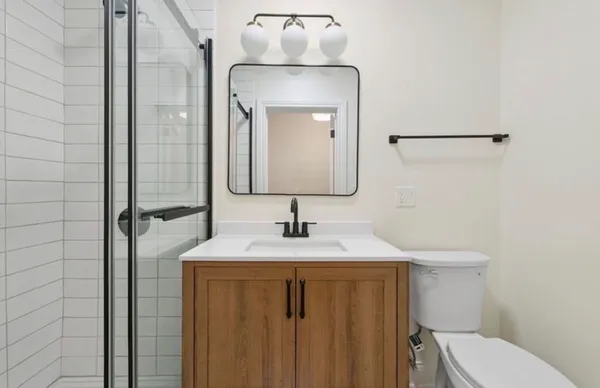 $3,200 | 1340 West Hollywood Avenue, Unit 2, Chicago, IL 60660