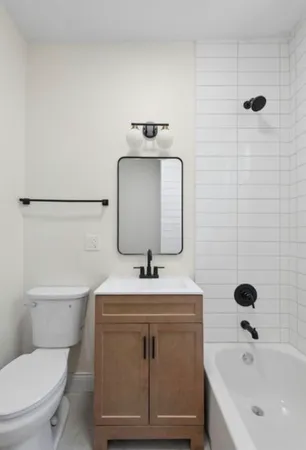 $3,200 | 1340 West Hollywood Avenue, Unit 2, Chicago, IL 60660