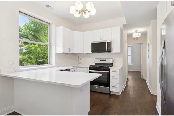 $3,200 | 1340 West Hollywood Avenue, Unit 2, Chicago, IL 60660