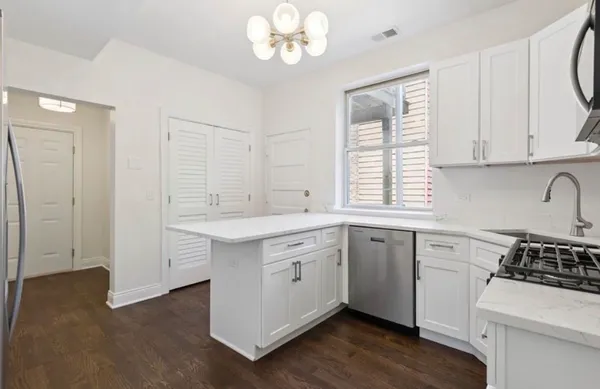 $3,200 | 1340 West Hollywood Avenue, Unit 2, Chicago, IL 60660