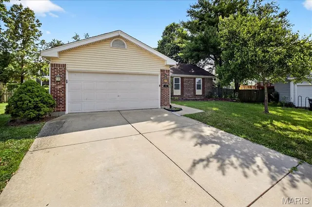 $325,000 | 14 Walnut Hill Court, St. Charles, MO 63304