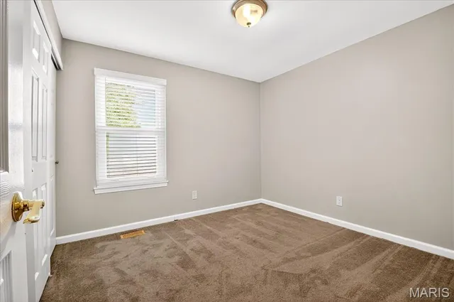 $325,000 | 14 Walnut Hill Court, St. Charles, MO 63304