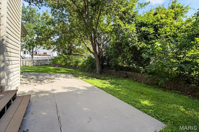 $325,000 | 14 Walnut Hill Court, St. Charles, MO 63304