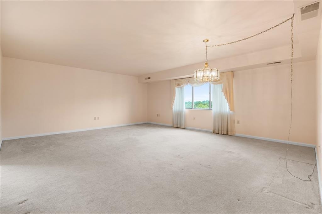 1500 Cochran Road, Unit 908 Pittsburgh, PA 15243 - Photo 9 of 27 The large picture window lets in plenty of light.