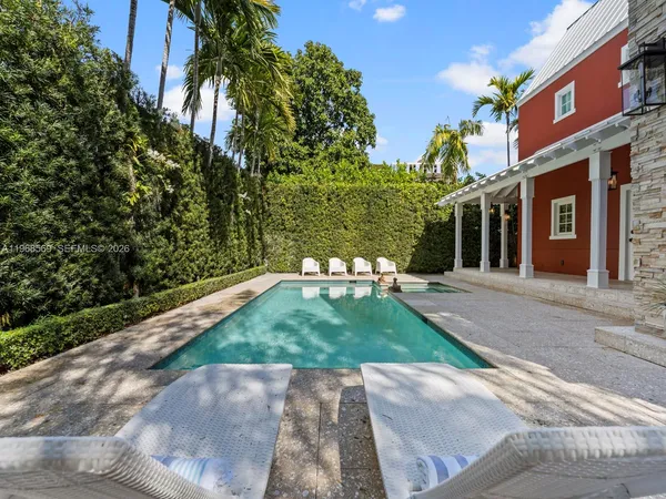 a view of a yard with plants