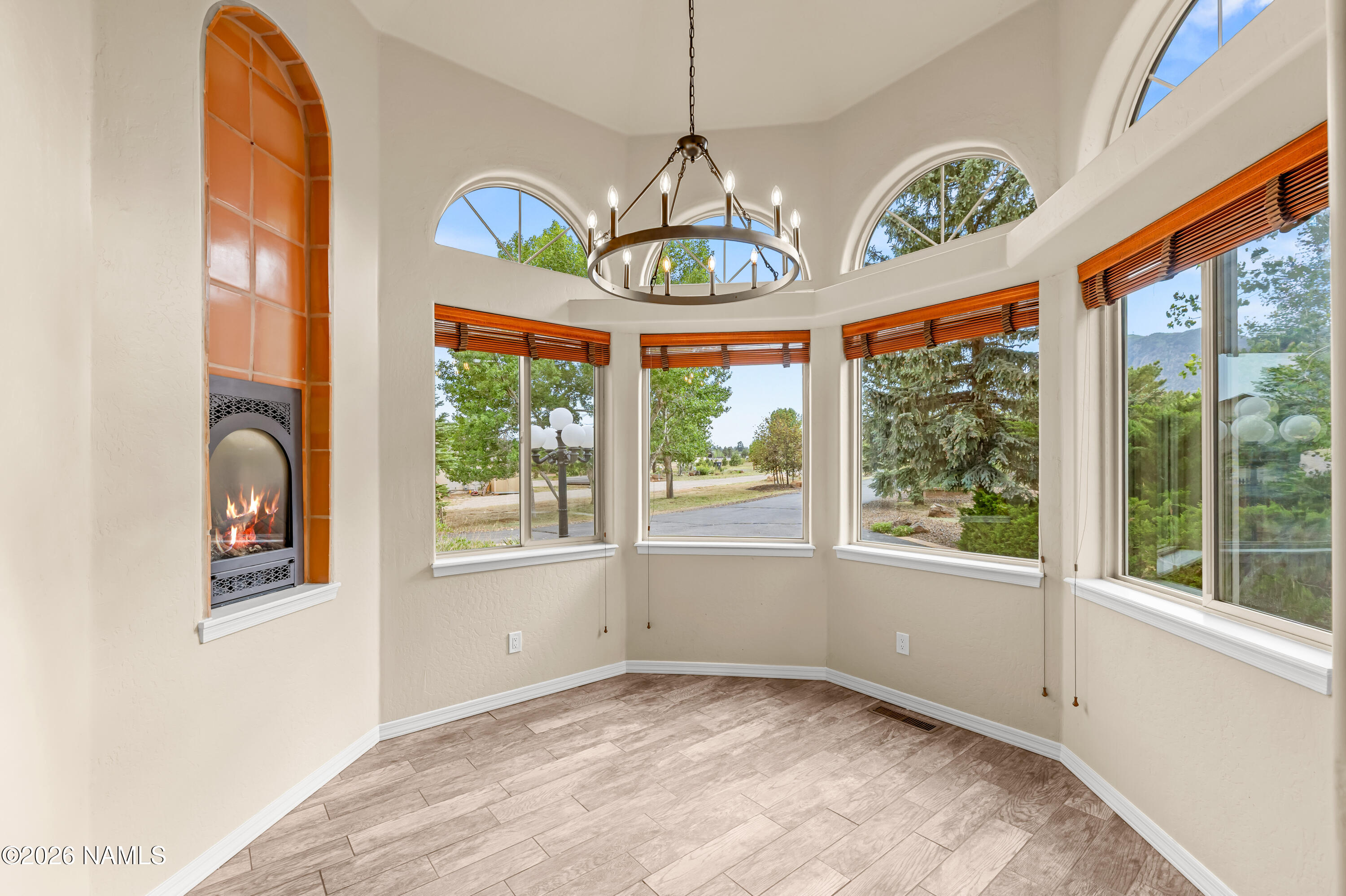 8205 North Reata Road Flagstaff, AZ 86004 - Photo 12 of 45 Additional dining area