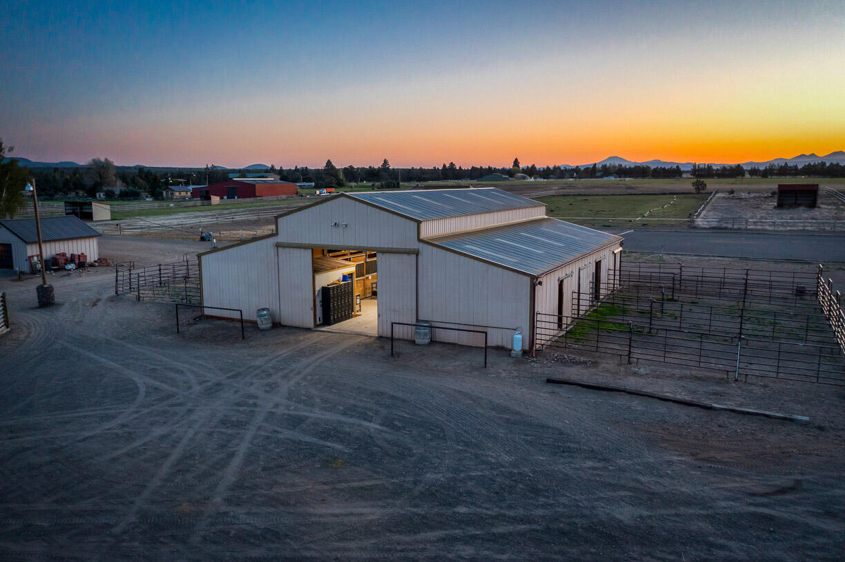 24166 Dodds Road Bend, OR 97701 - Photo 40 of 62
