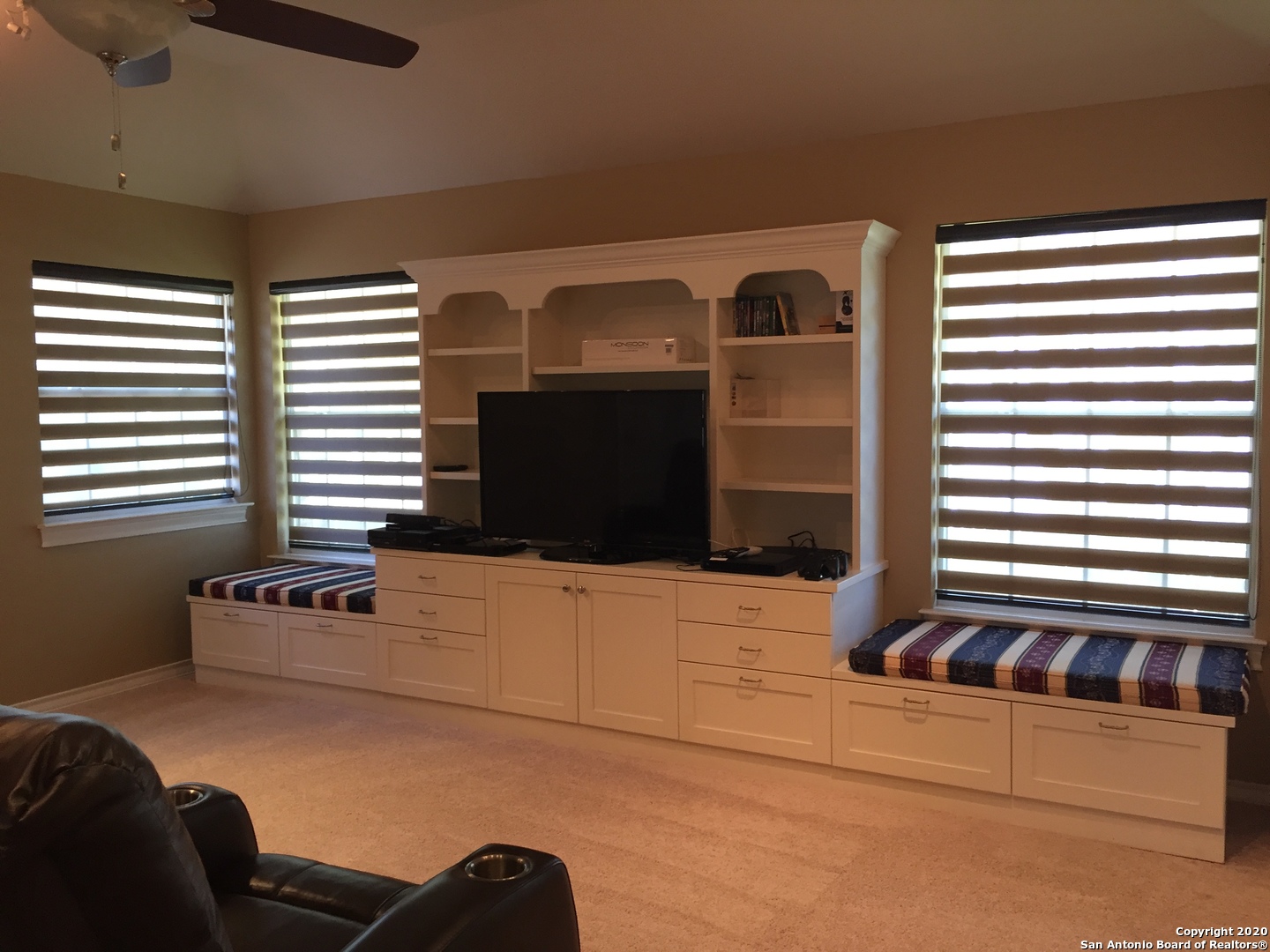 3 Lindquist San Antonio, TX 78248 - Photo 26 of 35 a bedroom with a bed and a window