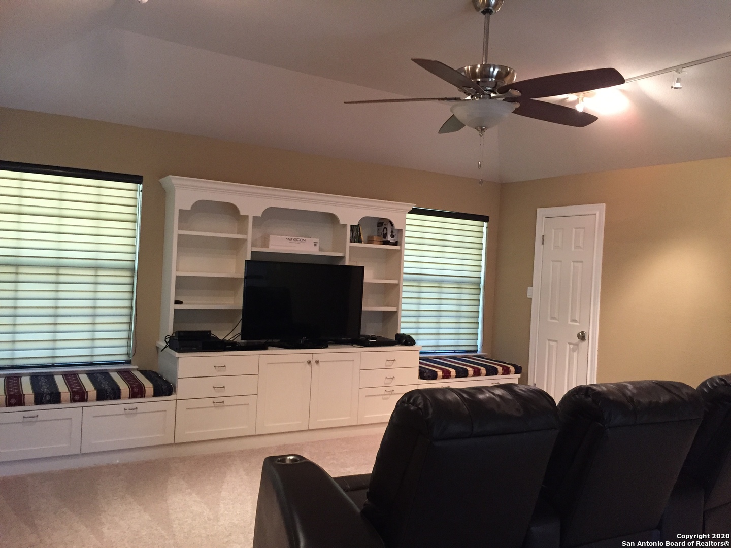 3 Lindquist San Antonio, TX 78248 - Photo 28 of 35 a living room with furniture and a flat screen tv